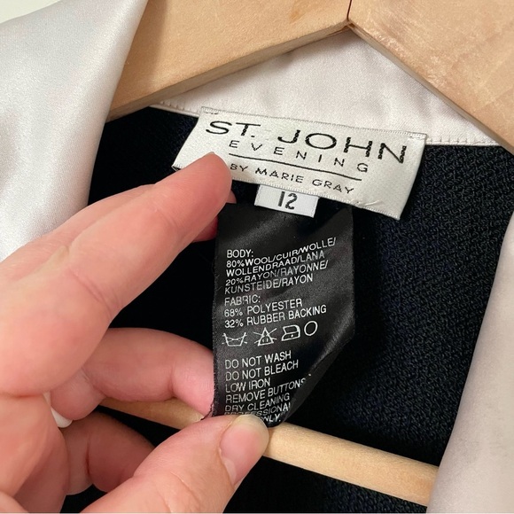 St. John Evening Santana Knit Black and White Collared Double Breasted Blazer 12 - Picture 2 of 5